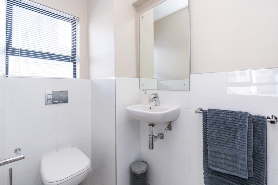To Let 2 Bedroom Property for Rent in Vredehoek Western Cape